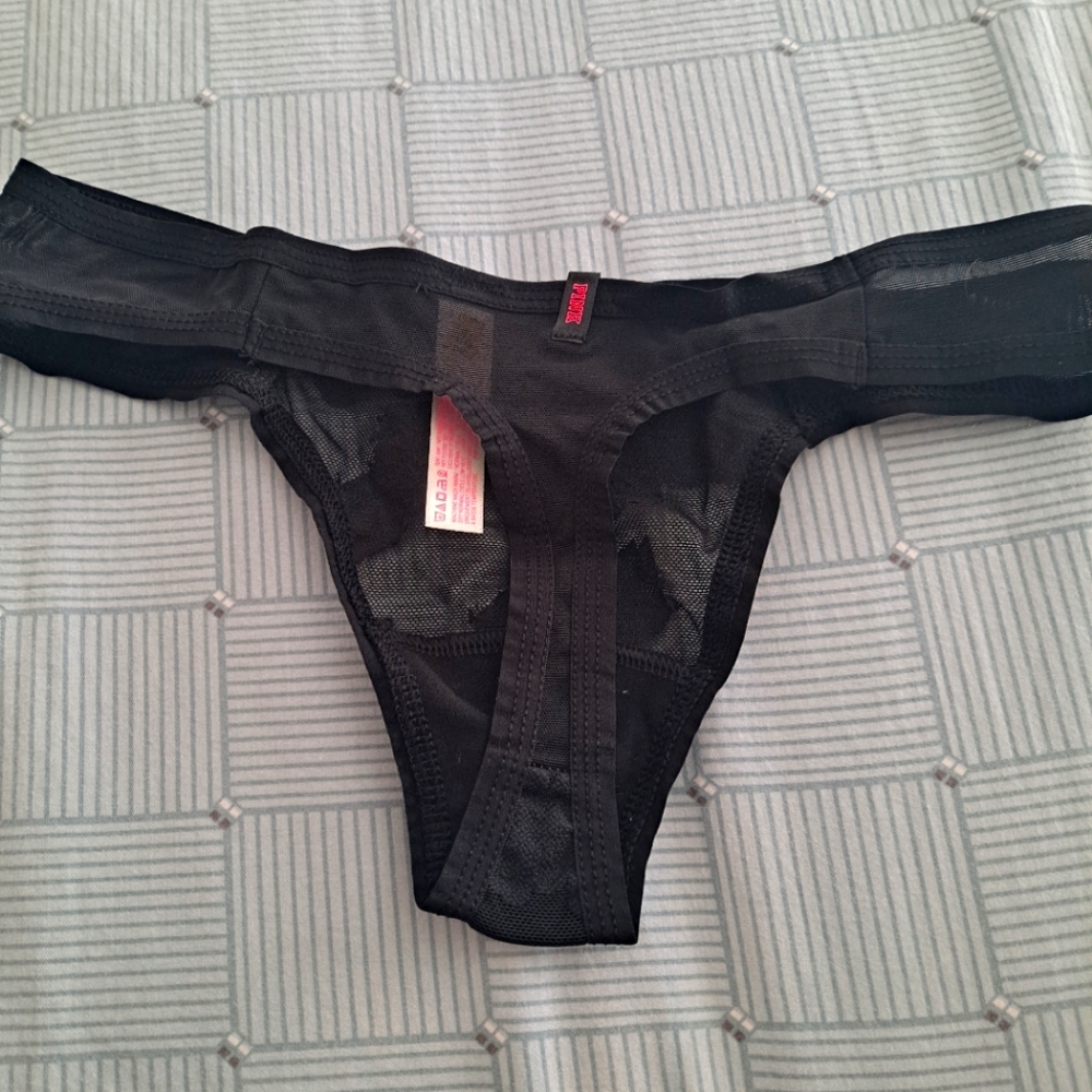 Victoria's Secret Small Lace Thong NWT
